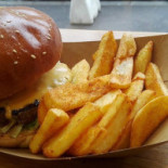 Burgeria Știrbei By Malacu Nourriture