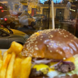 Burgeria Știrbei By Malacu Nourriture