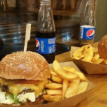 Burgeria Știrbei By Malacu Nourriture