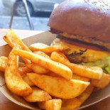 Burgeria Știrbei By Malacu Nourriture