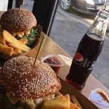 Burgeria Știrbei By Malacu Nourriture