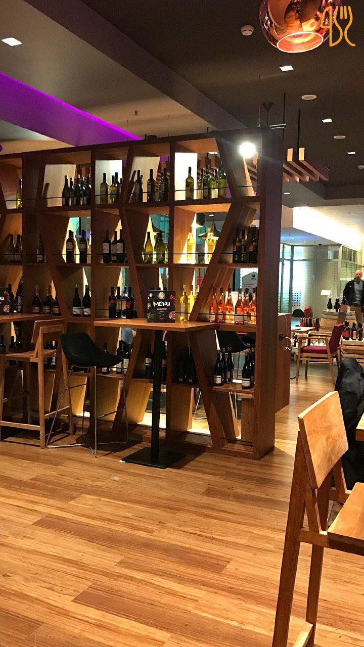 Winestone Victoriei 37 În interior