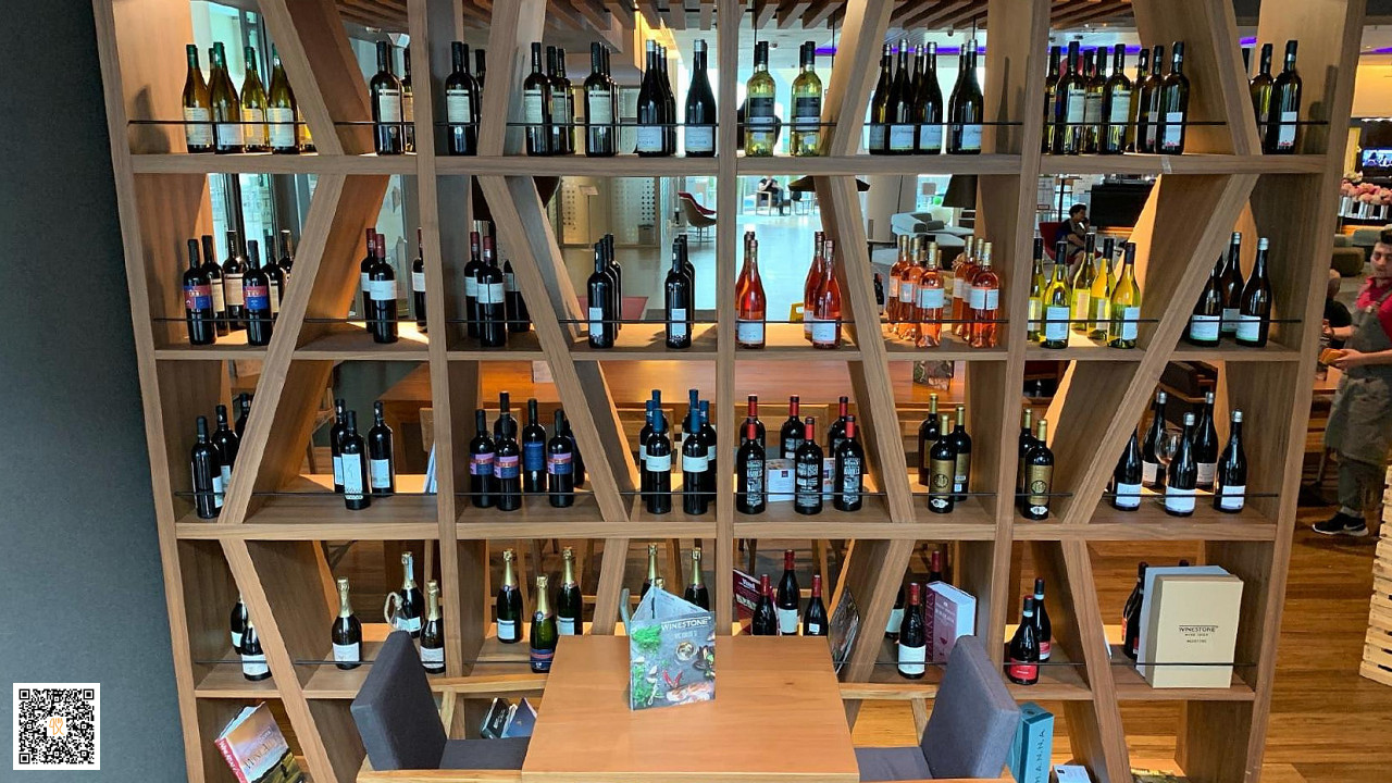 Winestone Victoriei 37 În interior