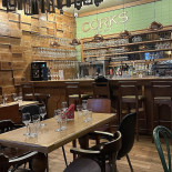 Corks Cozy Winebar À l'intérieur