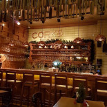 Corks Cozy Winebar À l'intérieur