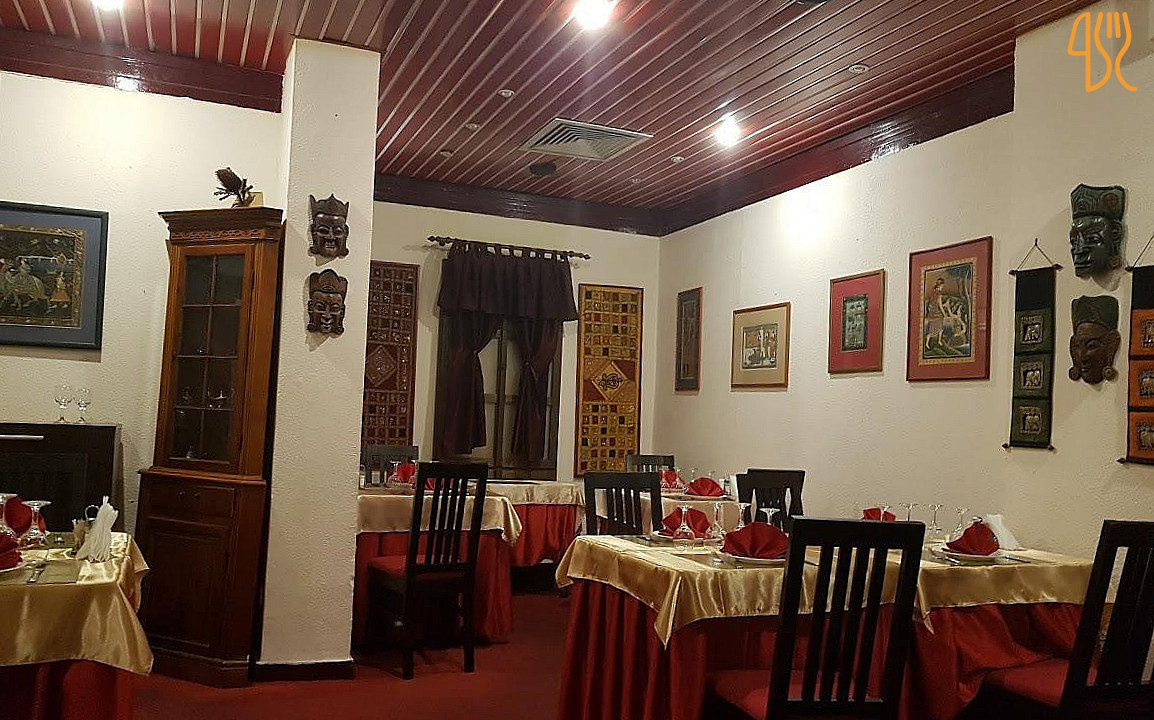 Taj Indian Cuisine În interior