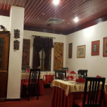 Taj Indian Cuisine În interior