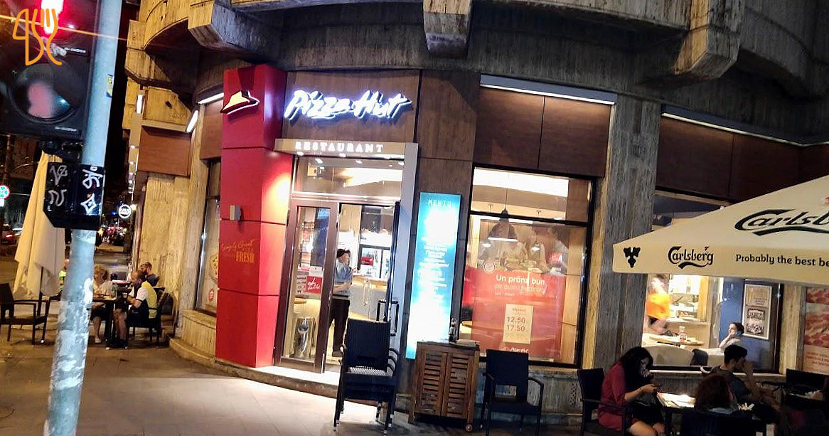 Pizza Hut Exterior