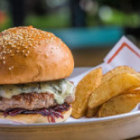 Hatz Burger Studio Mâncare