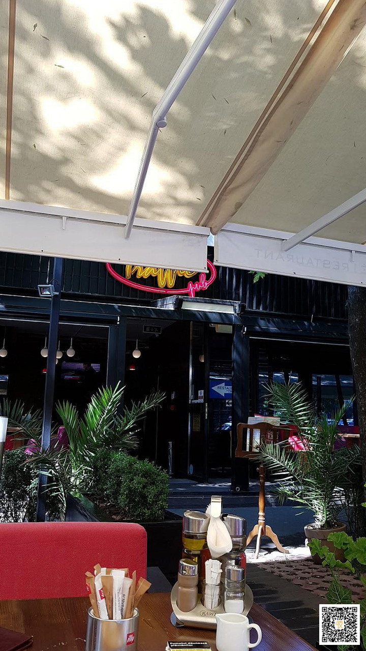 Traffic Lounge Exterior