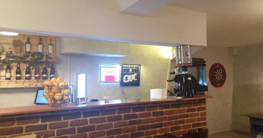 Time Out Cafe À l'intérieur