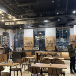 Manufaktura Tineretului În interior