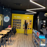 Ted’s Coffee Co. În interior