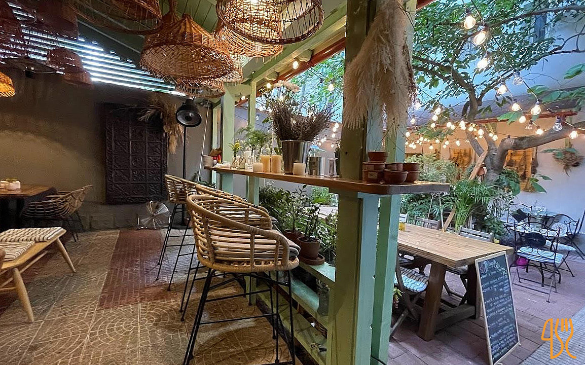 Bacania Veche Romana Delicatese Gradina În interior