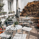Bacania Veche Romana Delicatese Gradina În interior