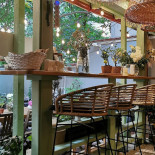 Bacania Veche Romana Delicatese Gradina În interior