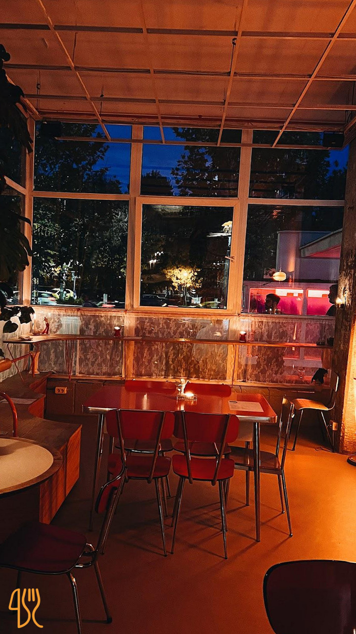Pamela CafÉ În interior