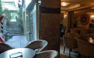 Time Out Cafe À l'intérieur