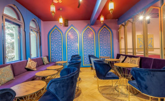 Ganesha Caffe Primaverii inside