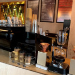 Handsome Monk Coffee Roastery În interior