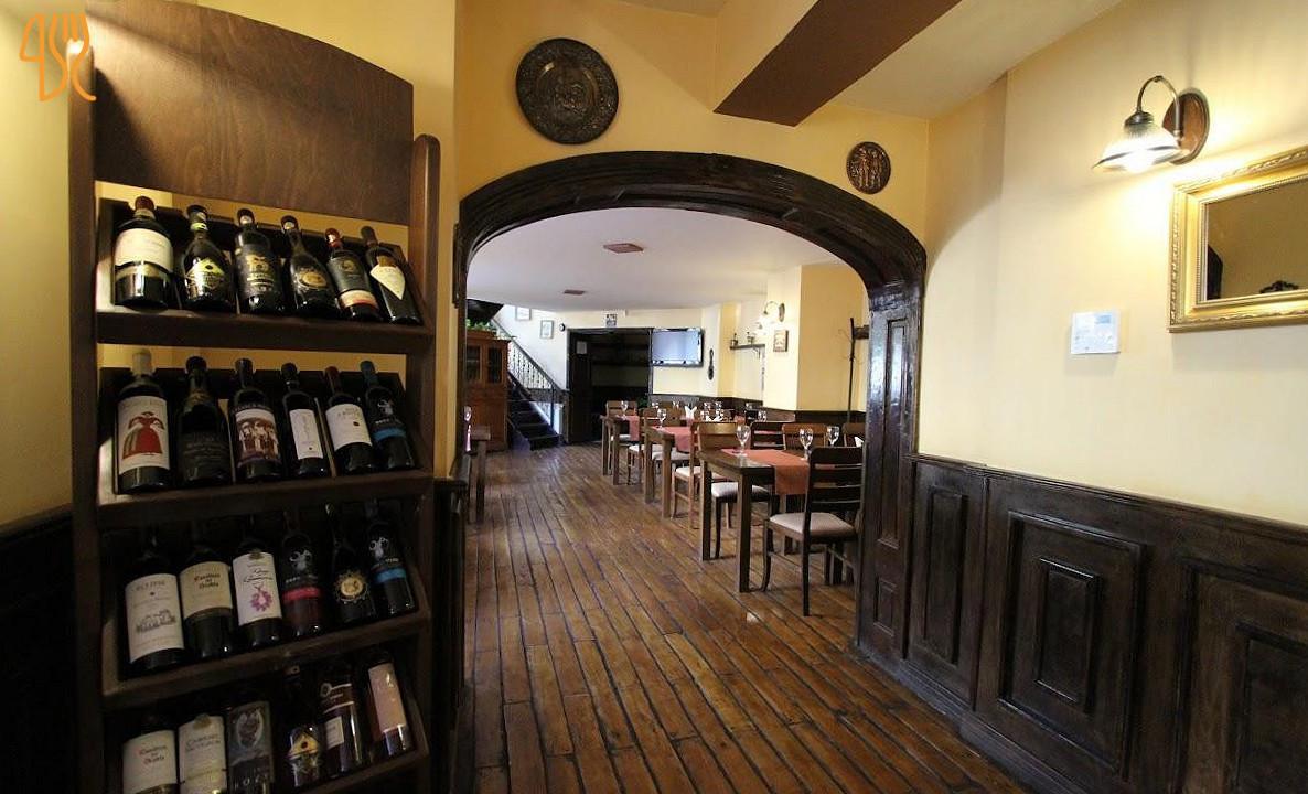 Conacul Romanesc Decebal În interior