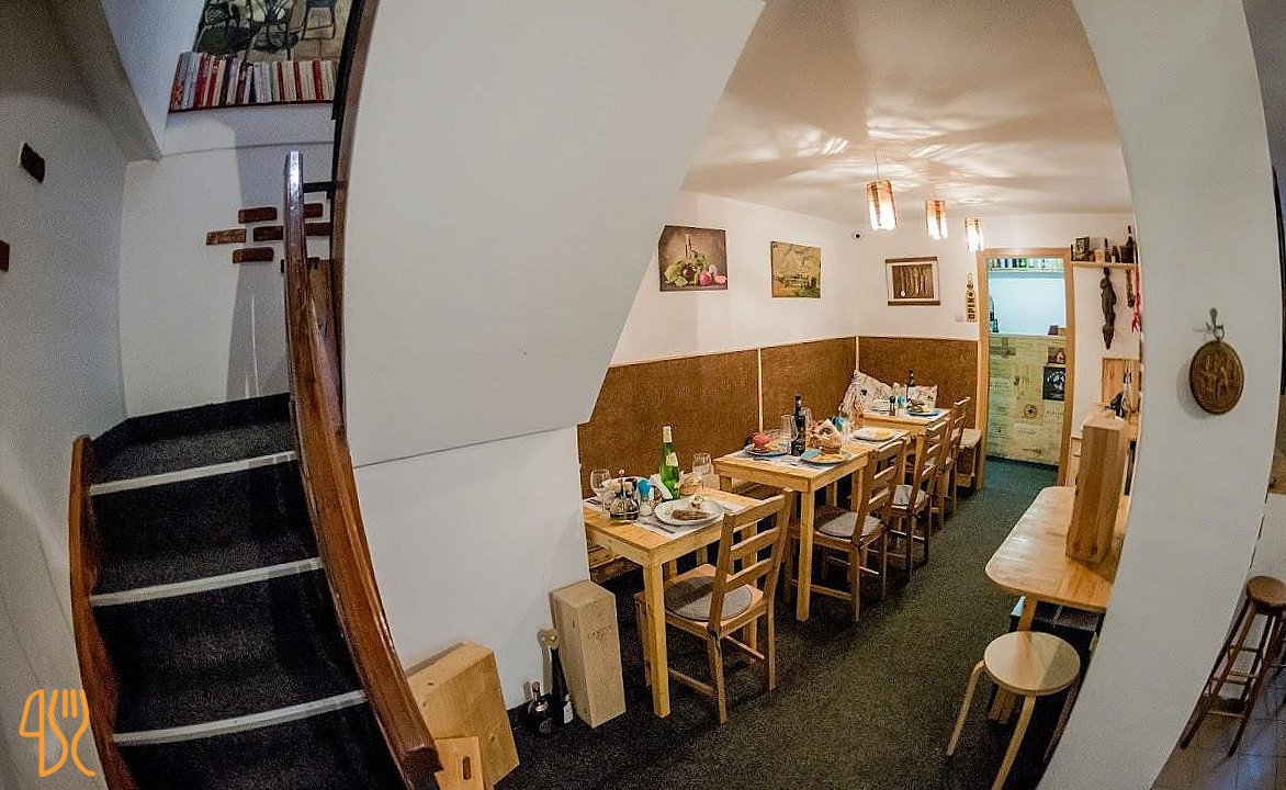 Mad Chef Cafe Bistro În interior