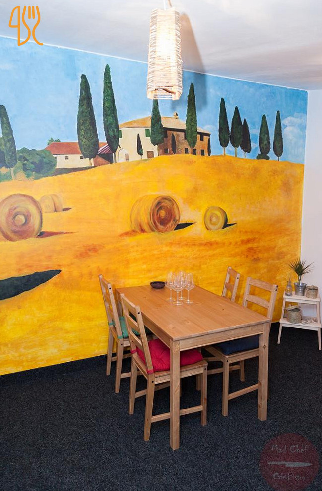 Mad Chef Cafe Bistro În interior