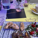 Sugar And Spice Table Guru