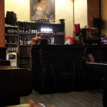 Corner Pub Grill Dentro