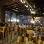 Corner Pub Grill Dentro