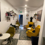 Selah Tea Cake&truth În interior