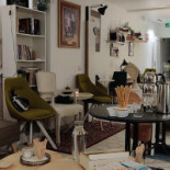 Selah Tea Cake&truth În interior