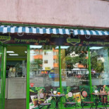 Gorilla To Go Cafea Artizanala Si Bubble Tea Exterior