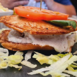 Burgeri Si Bere Mâncare