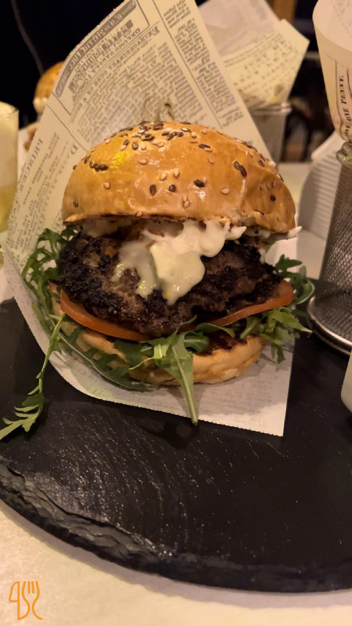 Burgeri Si Bere Mâncare