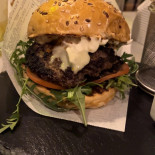 Burgeri Si Bere Mâncare