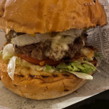 Burgeri Si Bere Mâncare