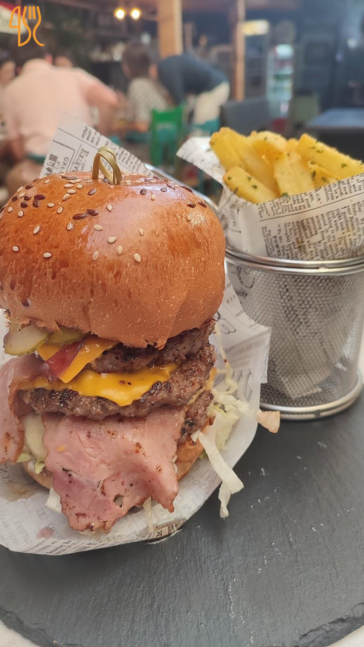 Burgeri Si Bere Mâncare