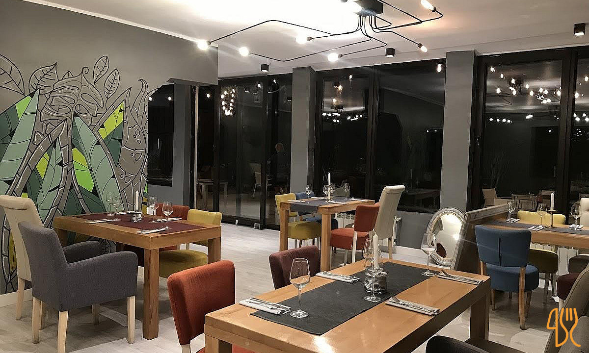 Jona În interior