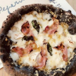 Pizzeria Peperino Mâncare