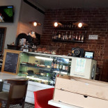 French Bakery Wine Cafe În interior