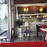 French Bakery Wine Cafe În interior