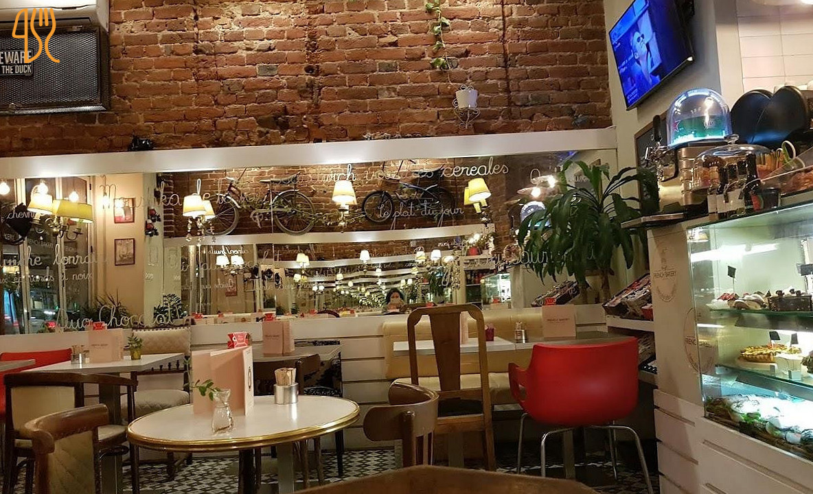 French Bakery Wine Cafe În interior