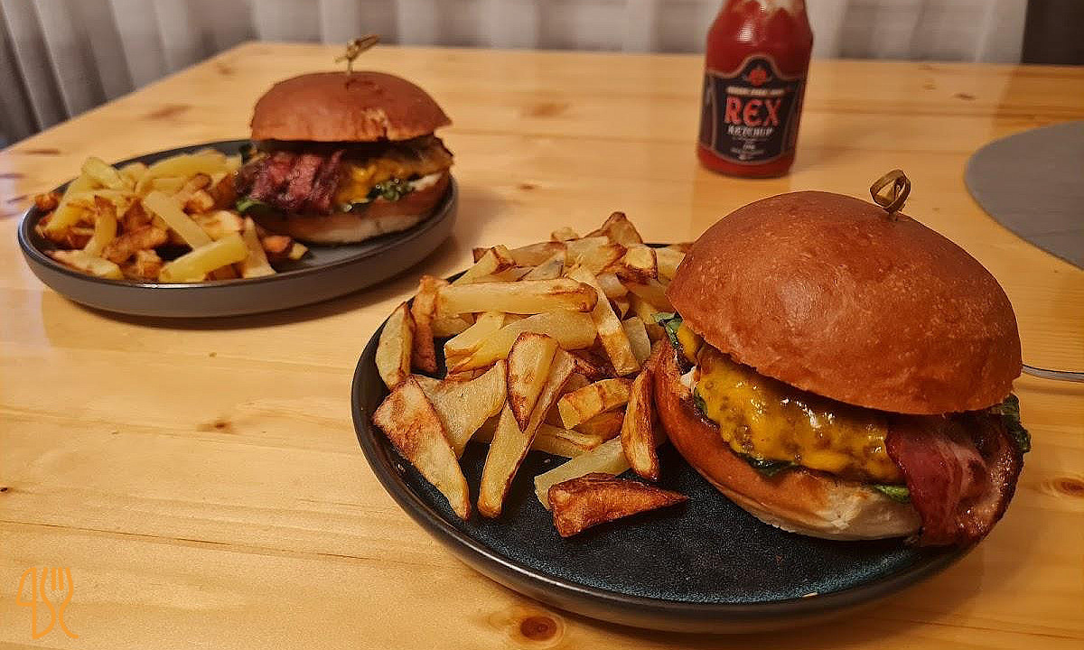 The Burgers By Paul Vrabie Mâncare