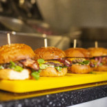 The Burgers By Paul Vrabie Mâncare