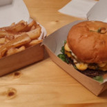 The Burgers By Paul Vrabie Mâncare