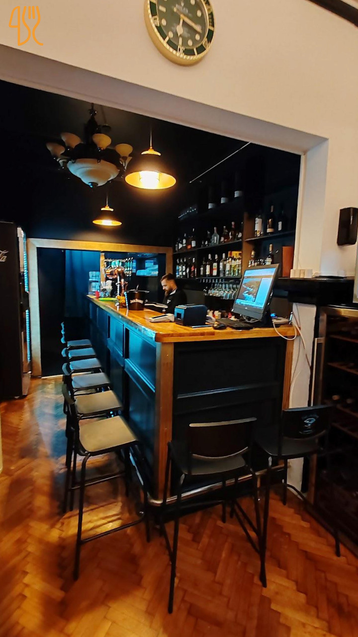 Panik & Pub În interior