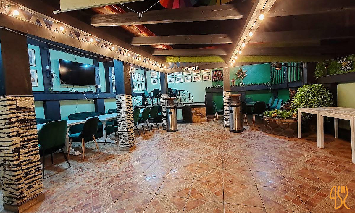 Panik & Pub În interior