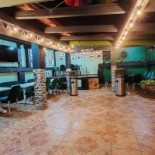 Panik & Pub În interior