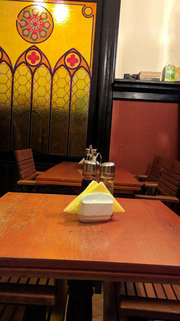 Panik & Pub În interior